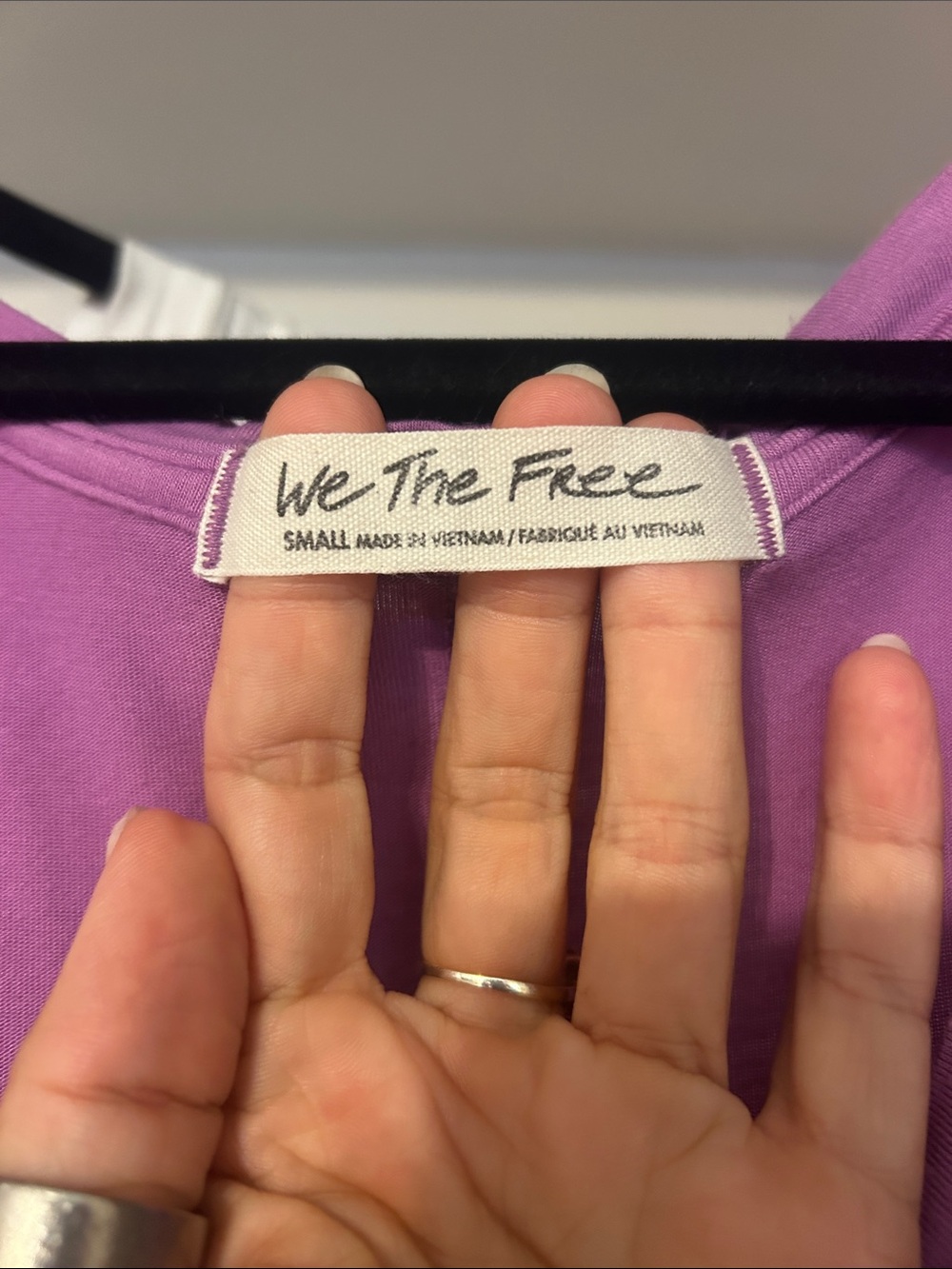 Bundle of 2 We the Free V-neck tank tops - Picture 2 of 3